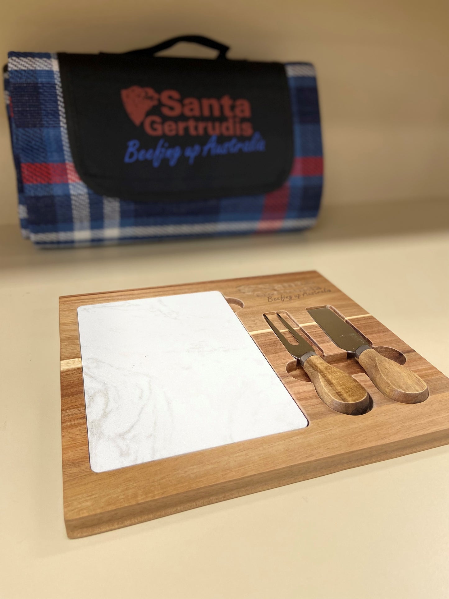 Santa Gertrudis Cheeseboard & Knife Set