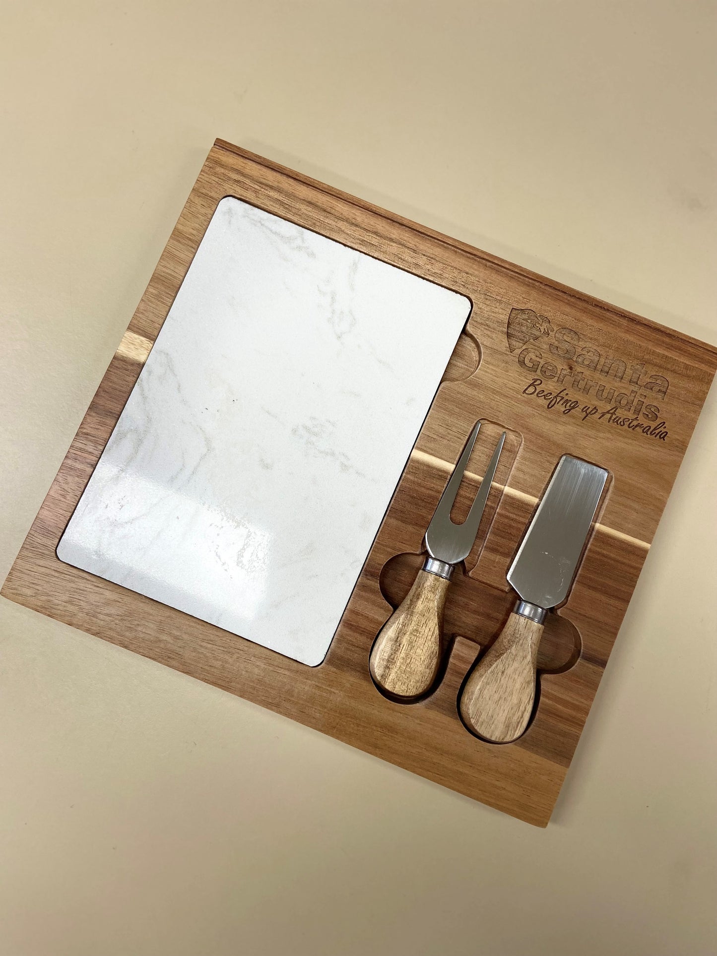 Santa Gertrudis Cheeseboard & Knife Set